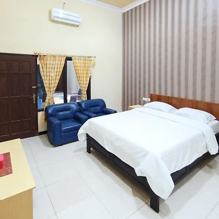 Hotel Gita Puri Redpartner Blitar Extérieur photo