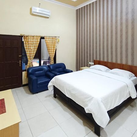 Hotel Gita Puri Redpartner Blitar Extérieur photo