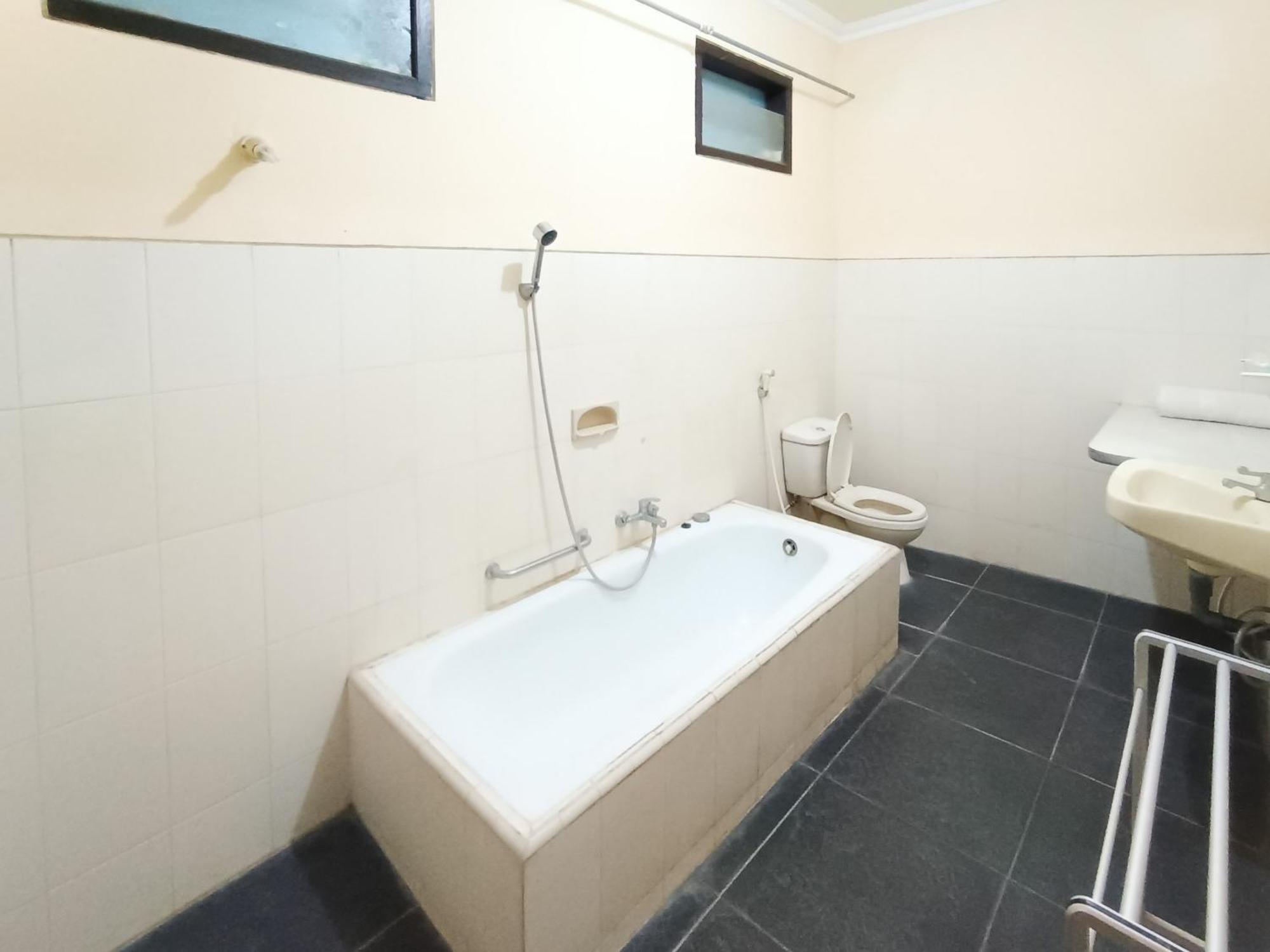 Hotel Gita Puri Redpartner Blitar Extérieur photo