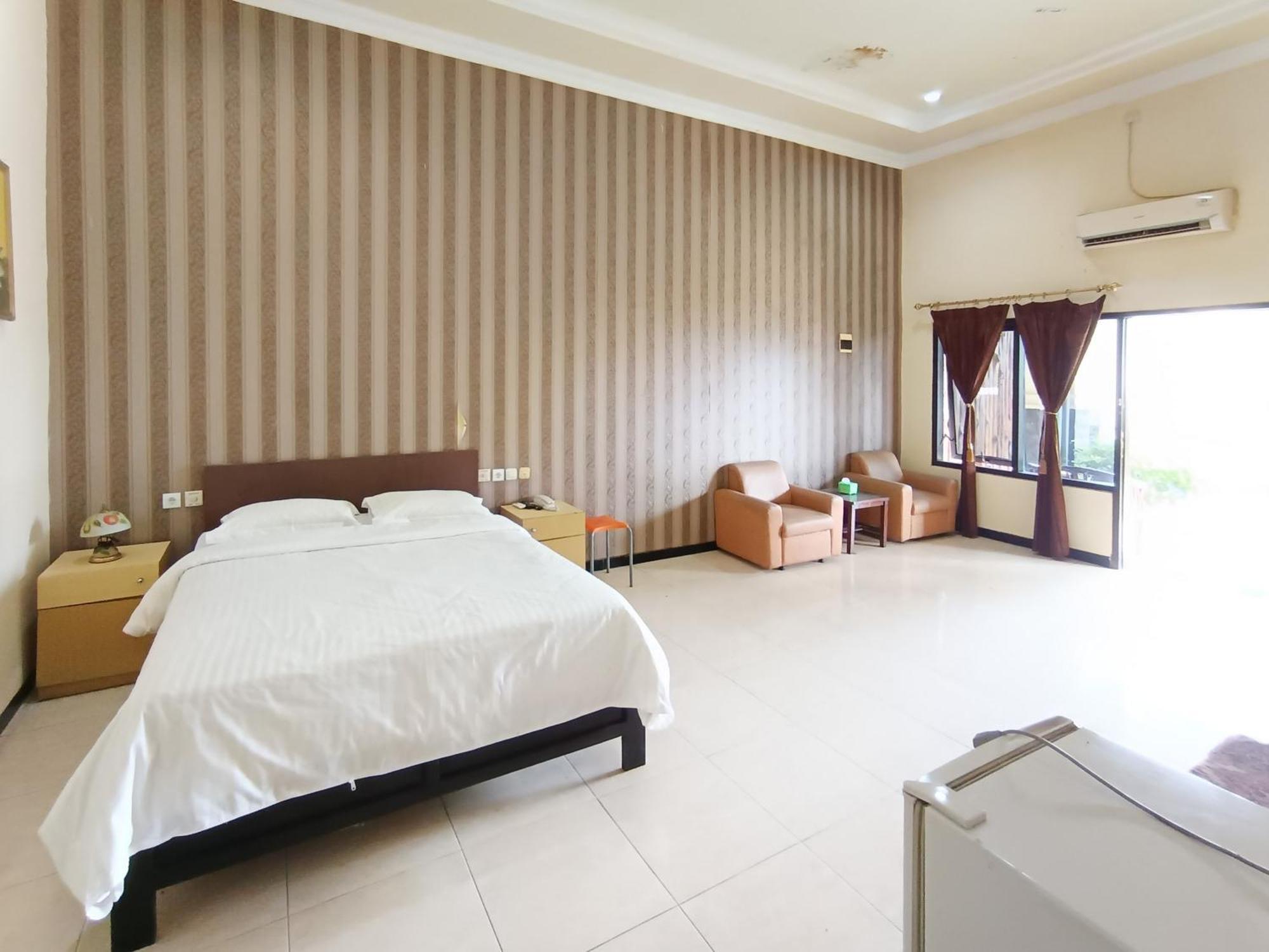 Hotel Gita Puri Redpartner Blitar Extérieur photo