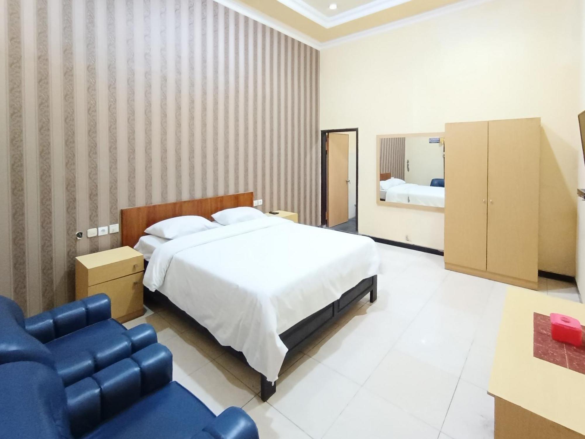 Hotel Gita Puri Redpartner Blitar Extérieur photo