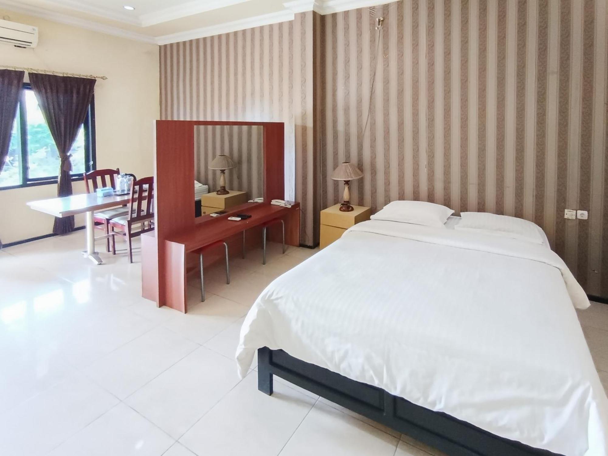 Hotel Gita Puri Redpartner Blitar Extérieur photo