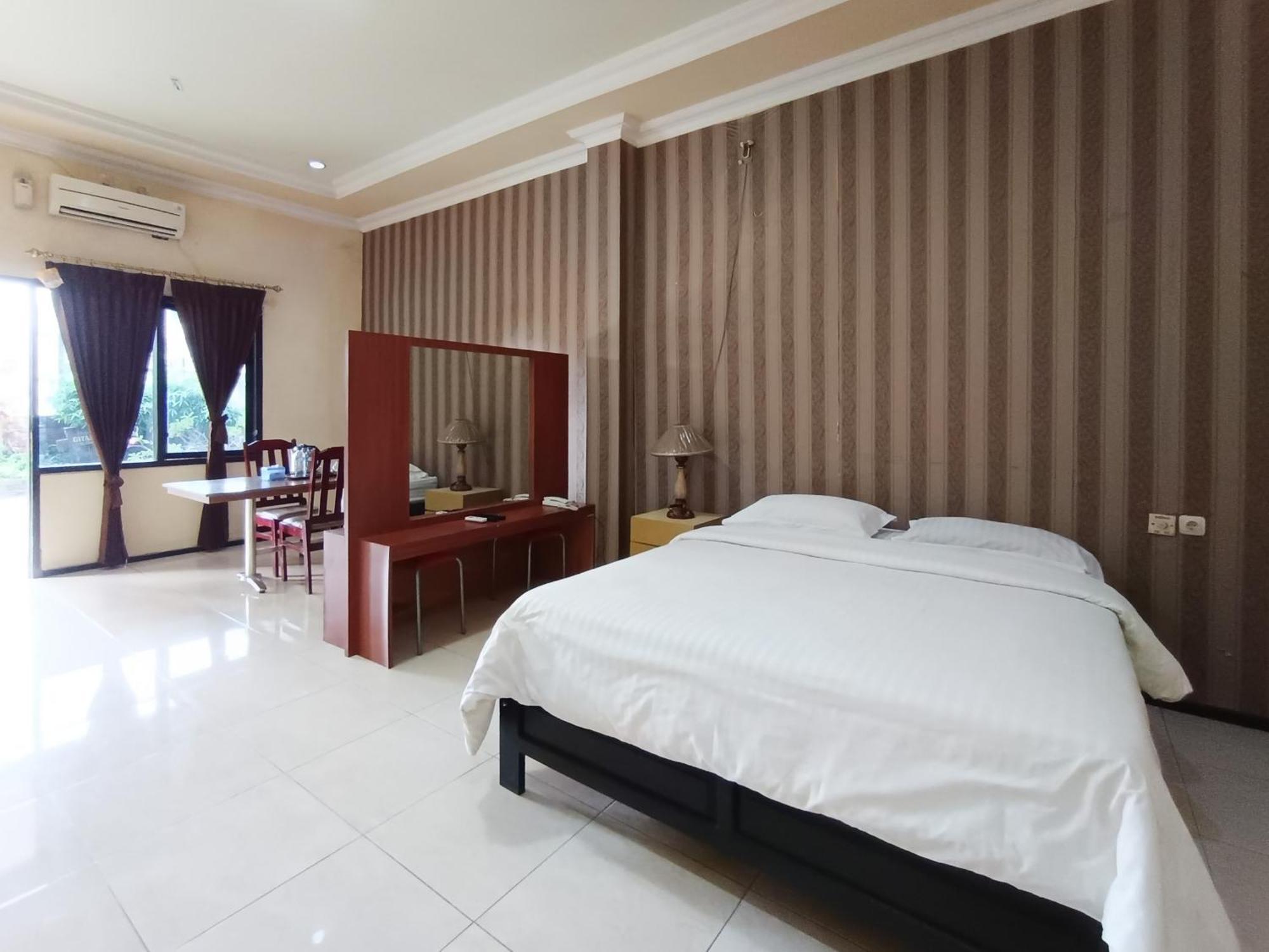 Hotel Gita Puri Redpartner Blitar Extérieur photo