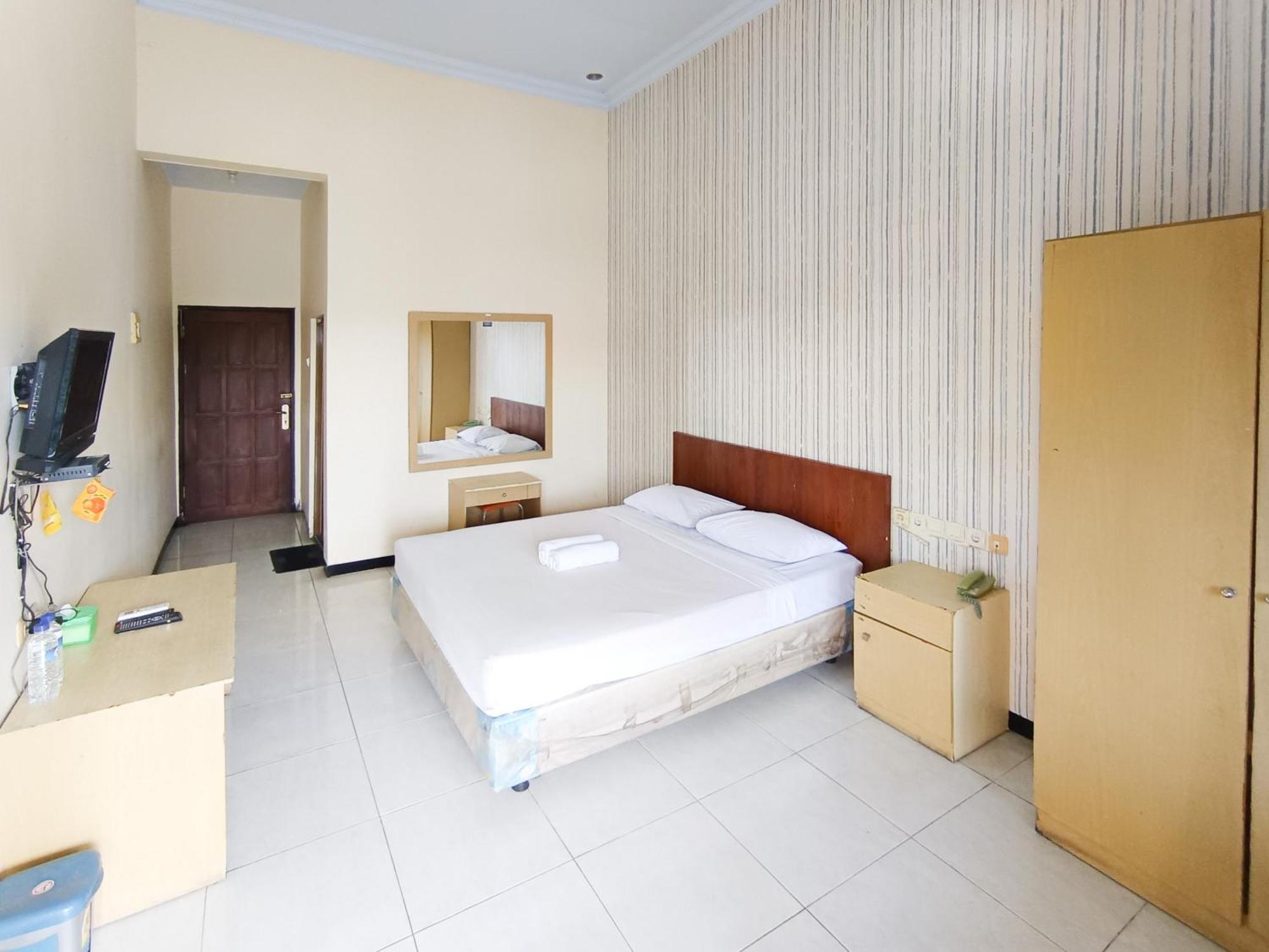 Hotel Gita Puri Redpartner Blitar Extérieur photo