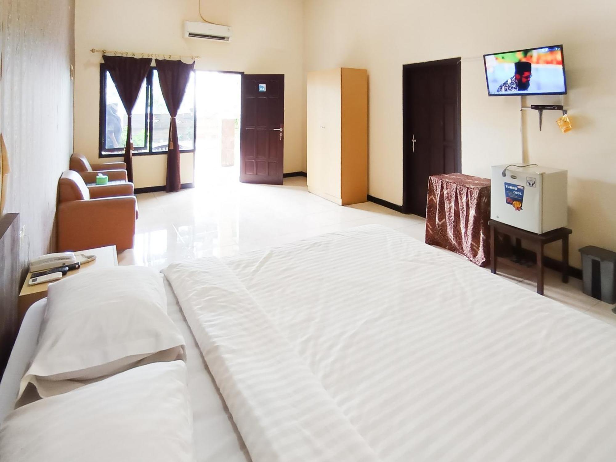 Hotel Gita Puri Redpartner Blitar Extérieur photo