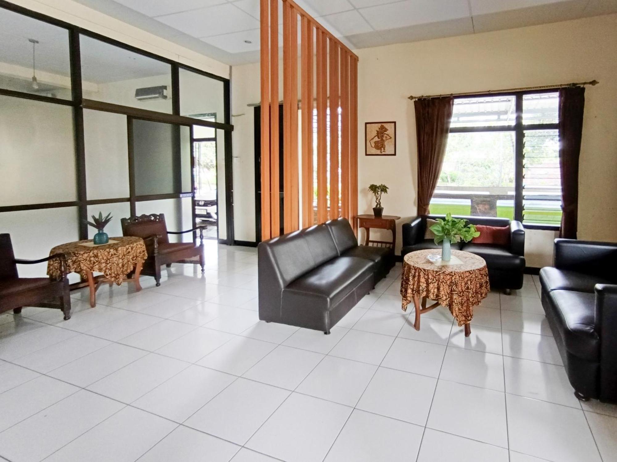 Hotel Gita Puri Redpartner Blitar Extérieur photo