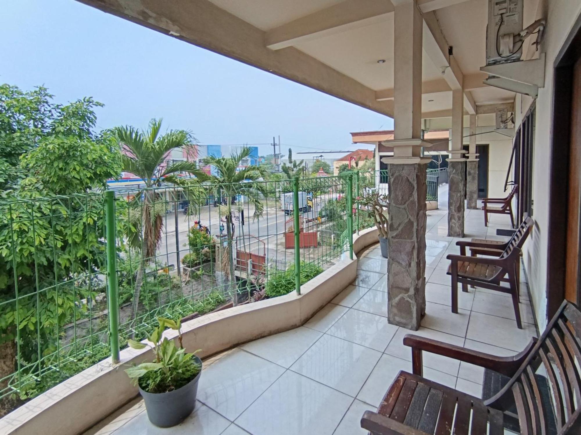 Hotel Gita Puri Redpartner Blitar Extérieur photo