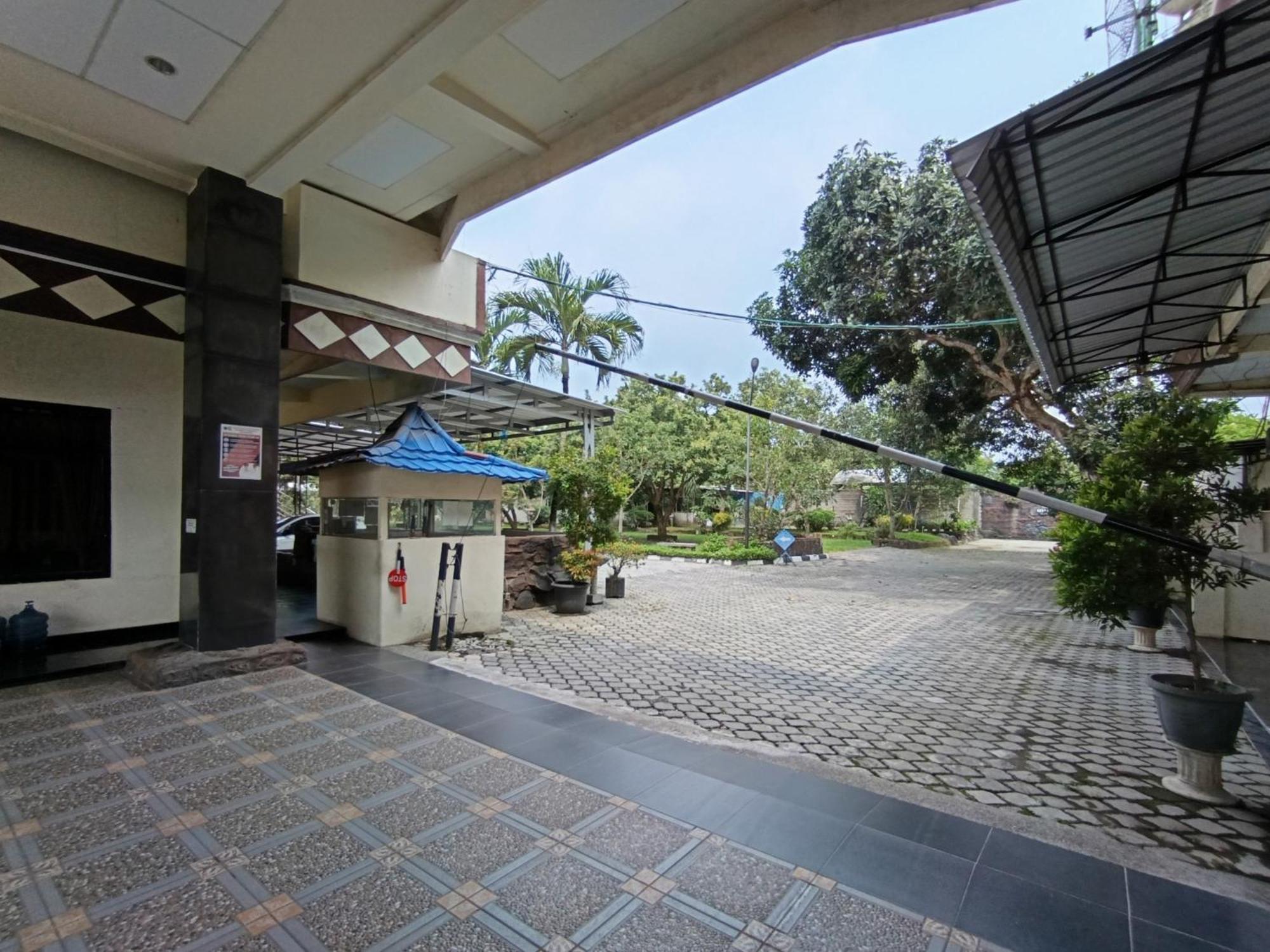 Hotel Gita Puri Redpartner Blitar Extérieur photo