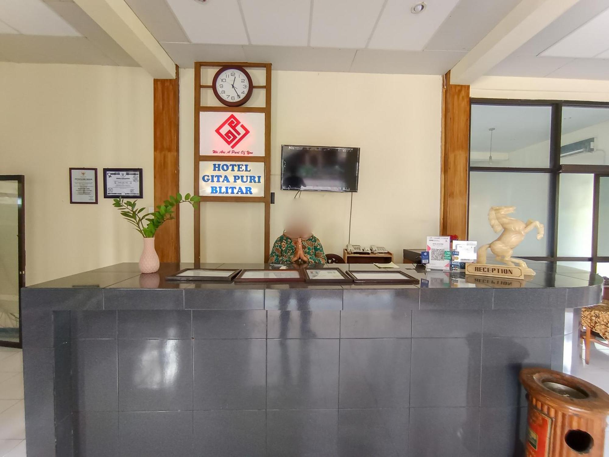 Hotel Gita Puri Redpartner Blitar Extérieur photo