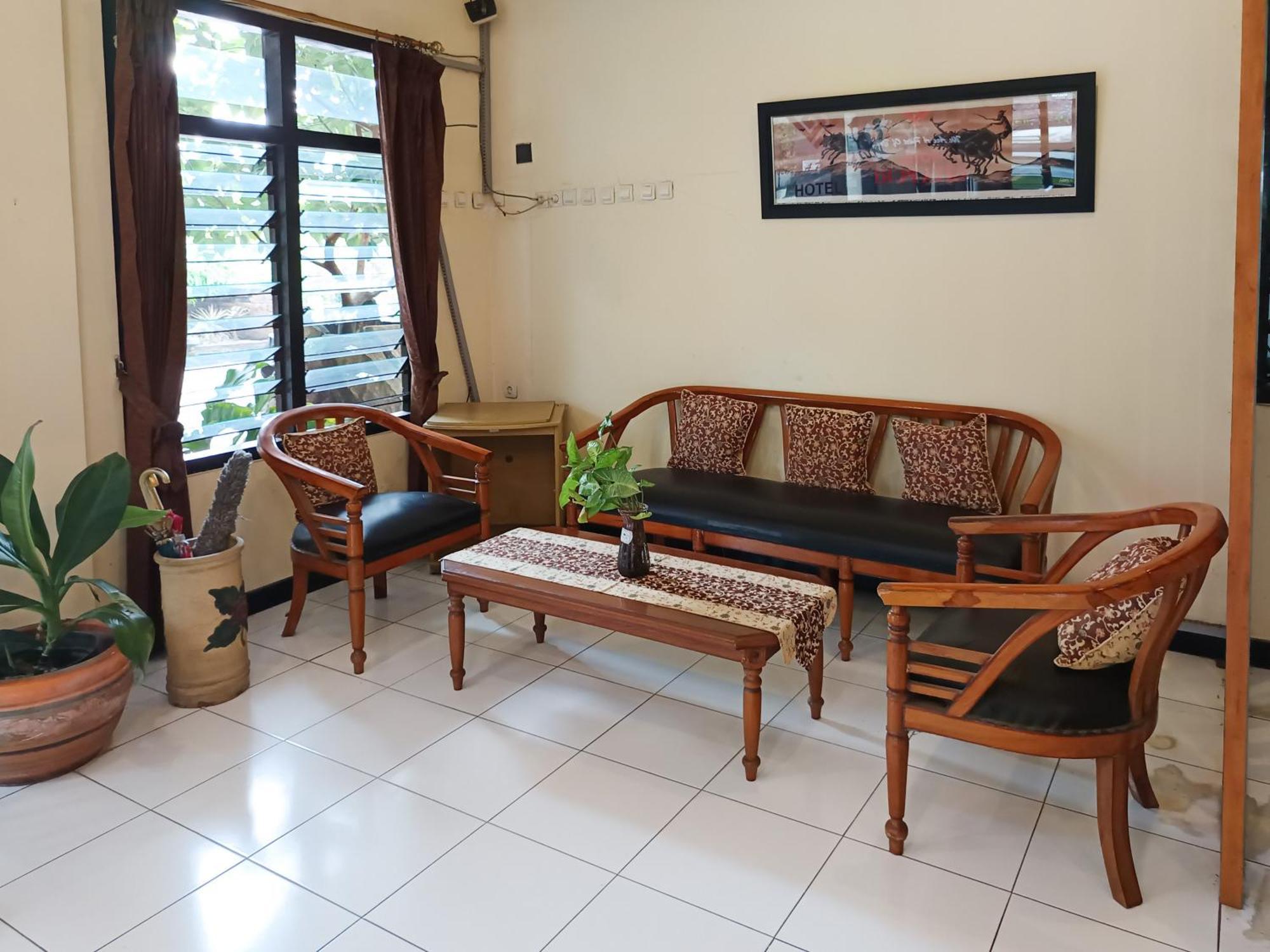 Hotel Gita Puri Redpartner Blitar Extérieur photo