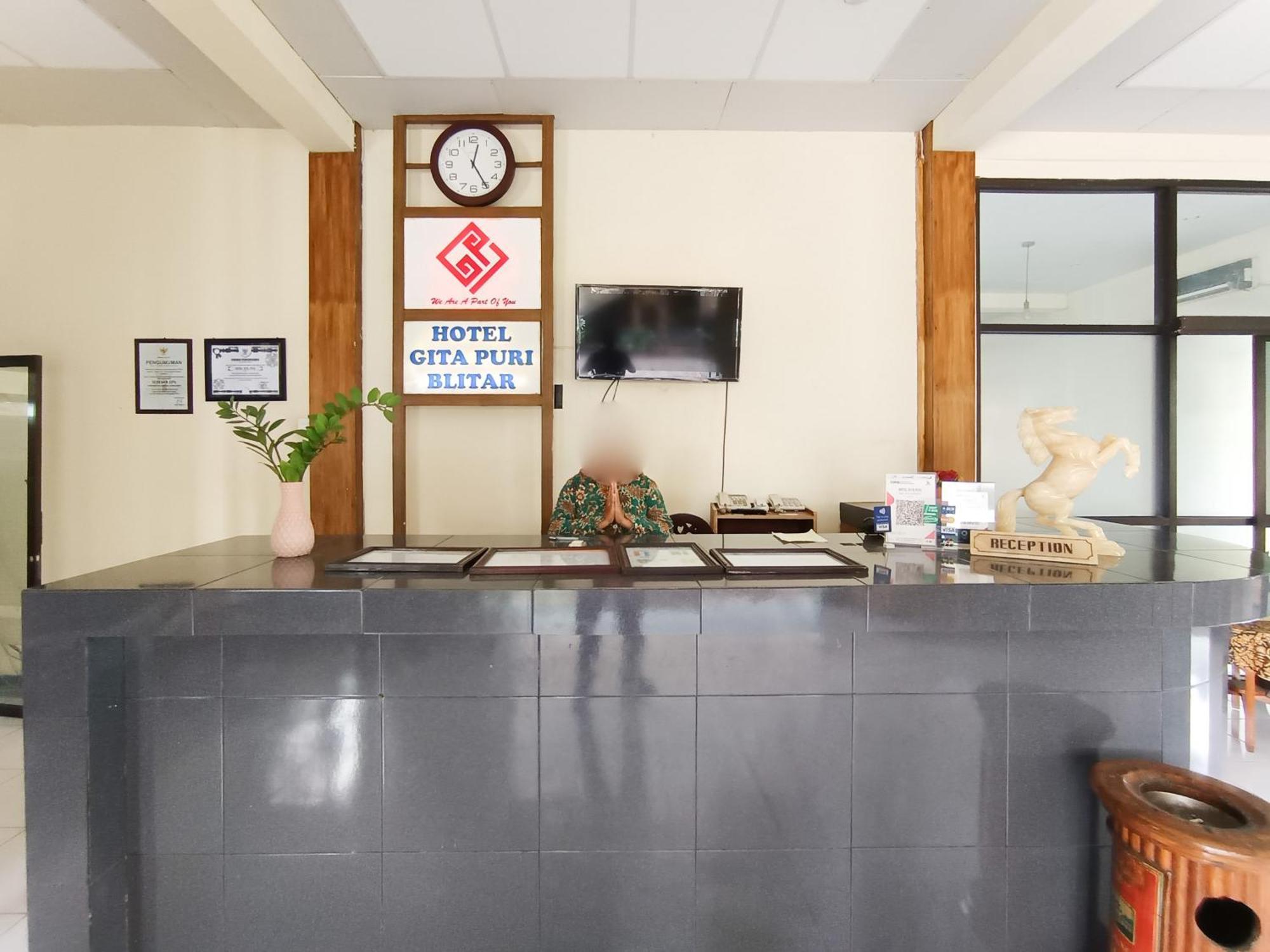 Hotel Gita Puri Redpartner Blitar Extérieur photo