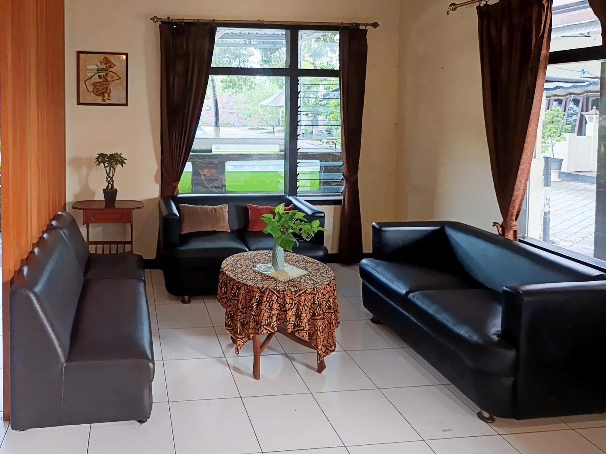 Hotel Gita Puri Redpartner Blitar Extérieur photo