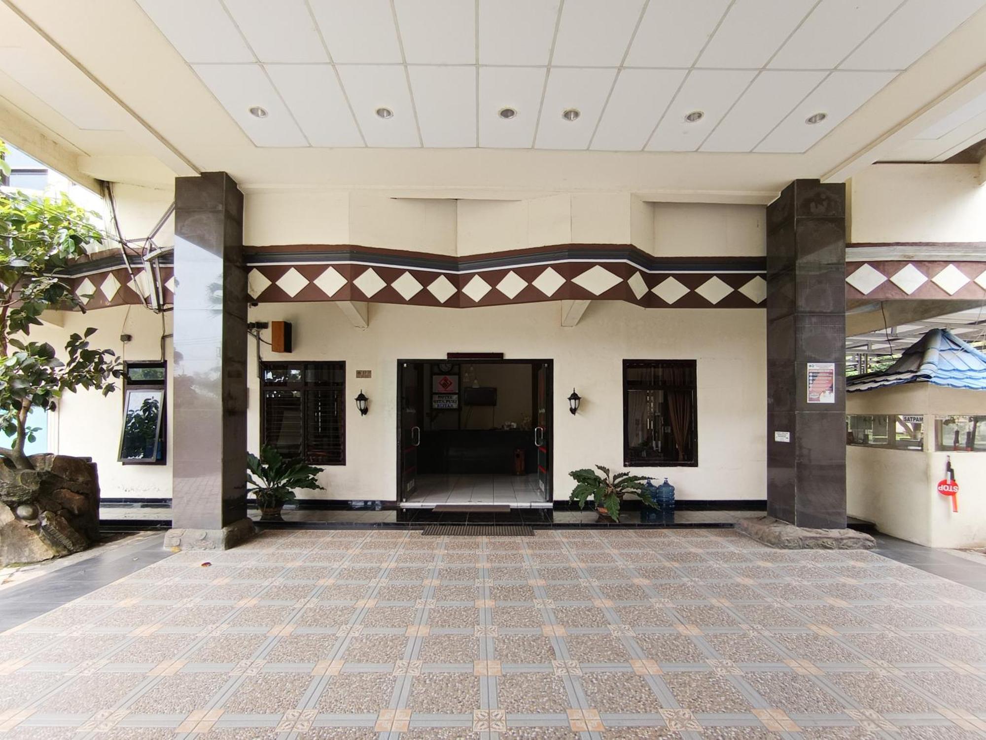 Hotel Gita Puri Redpartner Blitar Extérieur photo