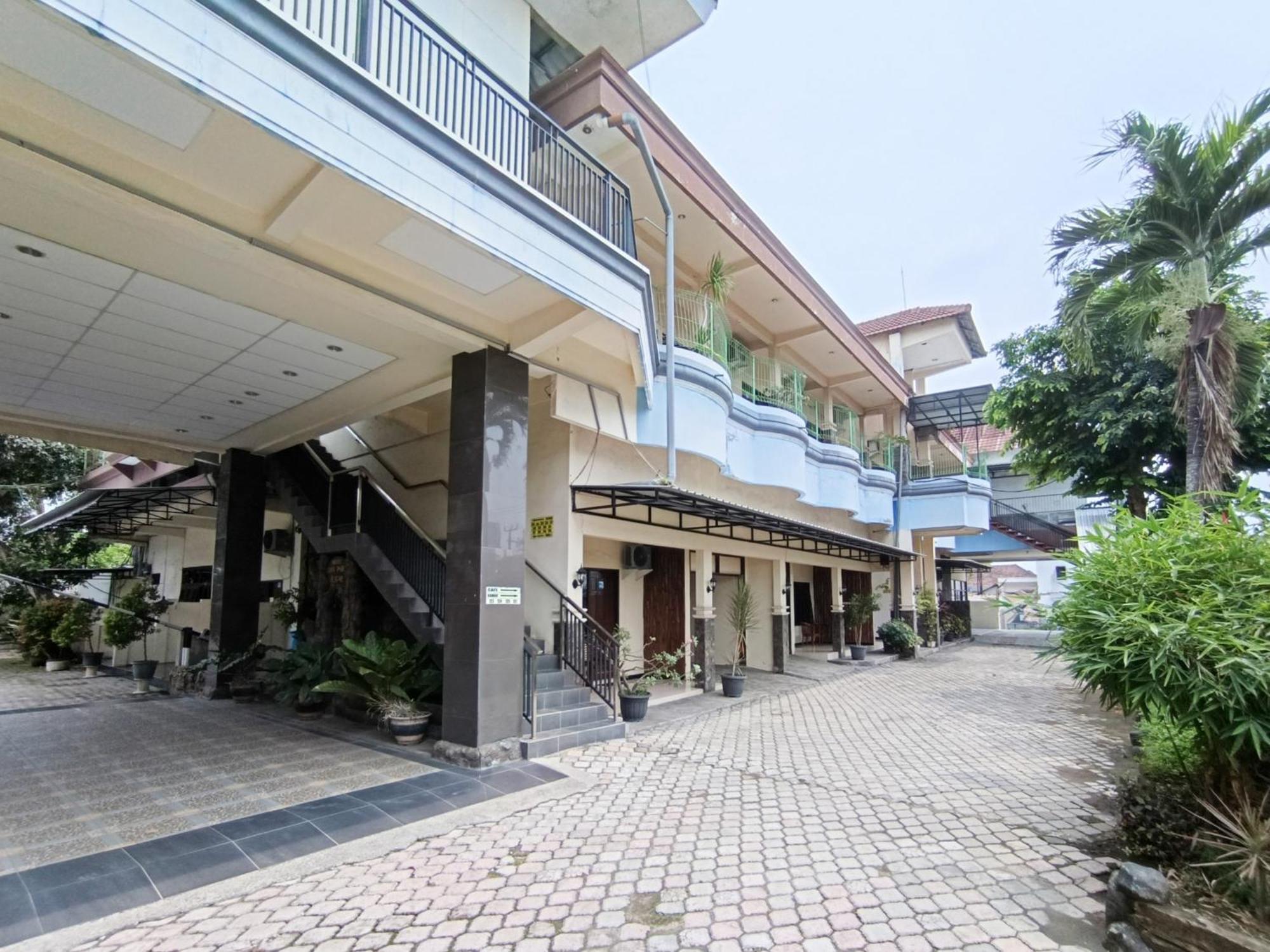 Hotel Gita Puri Redpartner Blitar Extérieur photo